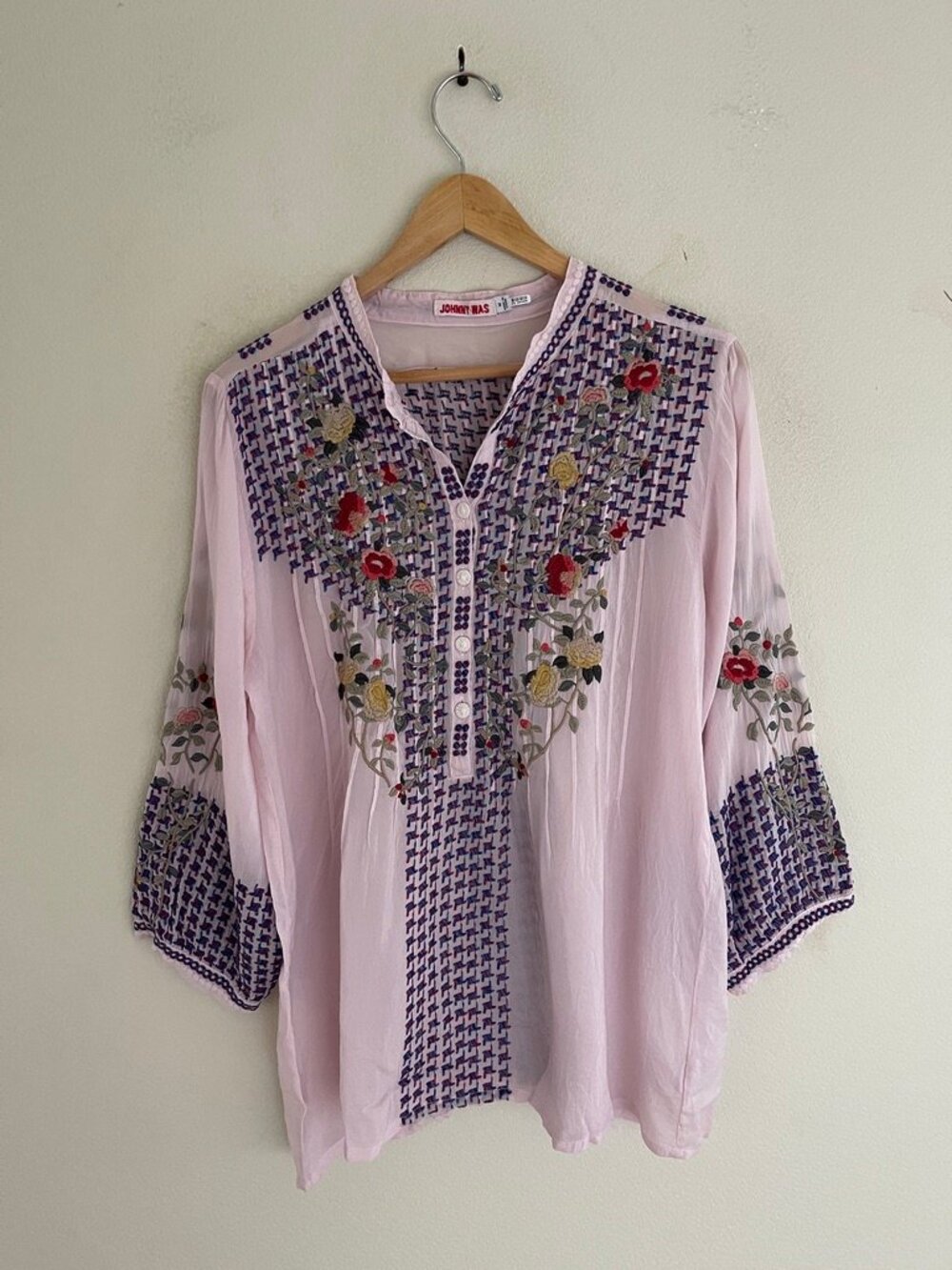 JOHNNY WAS Light Pink Floral & Geometric Embroidered Top: Size Medium: EUC